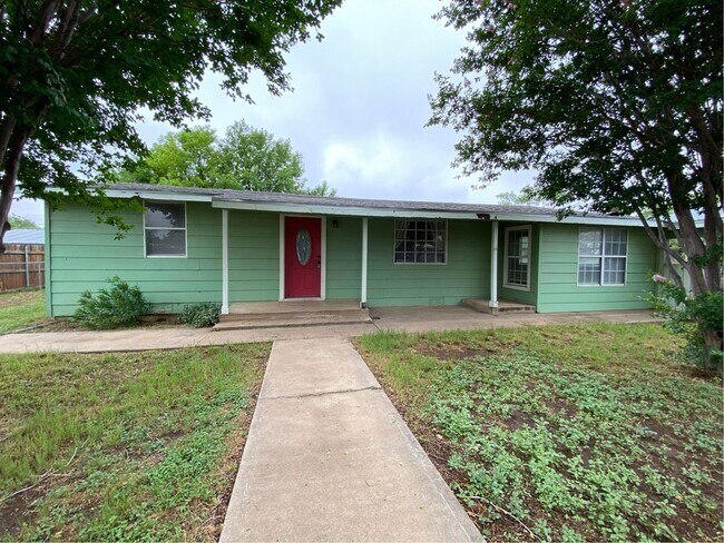 Foto del edificio - Large family home in Grape Creek!