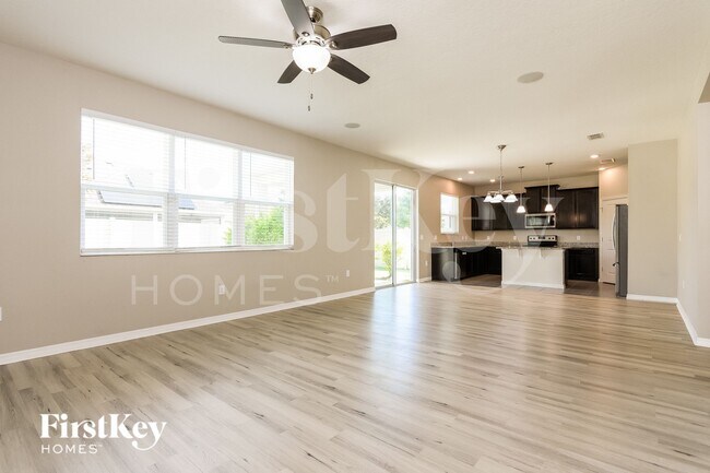 Building Photo - 14291 Seranoa Dr