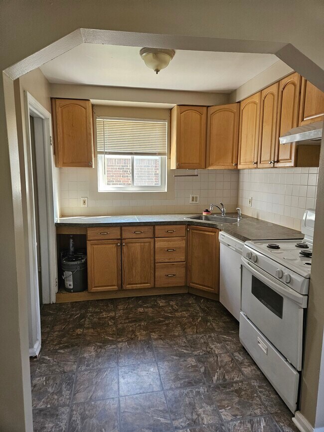 Building Photo - 23221 Oneida St