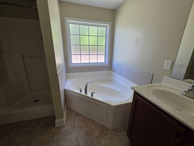 Foto del edificio - 3507 Dundle Rd