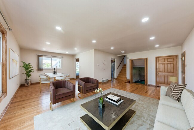 Foto del edificio - 921 S Brockway St