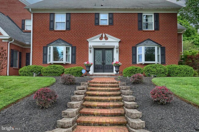 Building Photo - 227 Homestead Rd