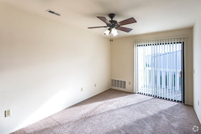 2HAB, 1BA - Manchester A - 970 ft² - Castle Way Apartments