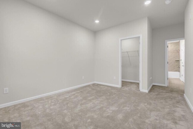 Foto del edificio - 606 Parker Blvd