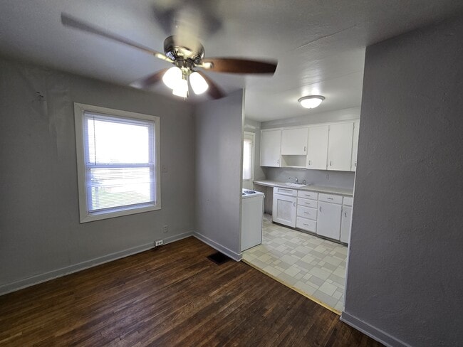 Building Photo - 247 Madison St