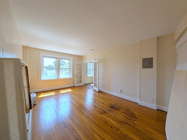 Building Photo - 6 Linnaean St