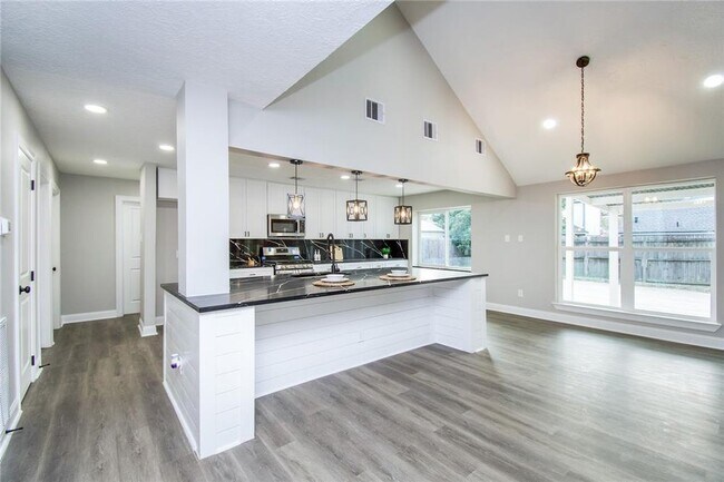 Foto del edificio - 4014 Alshire Dr