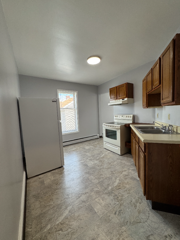 Primary Photo - 34 N Earl St
