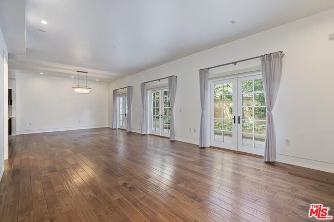 Building Photo - 225 S Hamilton Dr