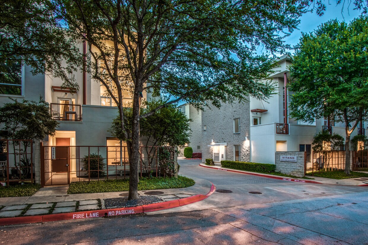 Foto principal - 4026 Travis St