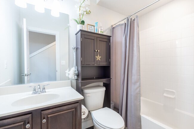 Foto del edificio - Amazing 4 BR/3.5 BA Townhome in Germantown!