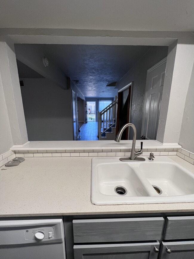 Foto del edificio - 2451 NW 38th St