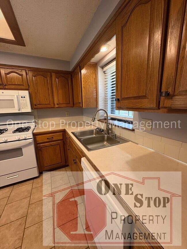 Foto del edificio - Beautiful 3 Bedroom / 2 Bathroom House in Blue Springs!