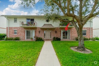 Building Photo - 2025 S Seacrest Blvd