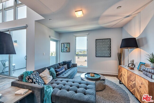Foto del edificio - 1168 S Barrington Ave