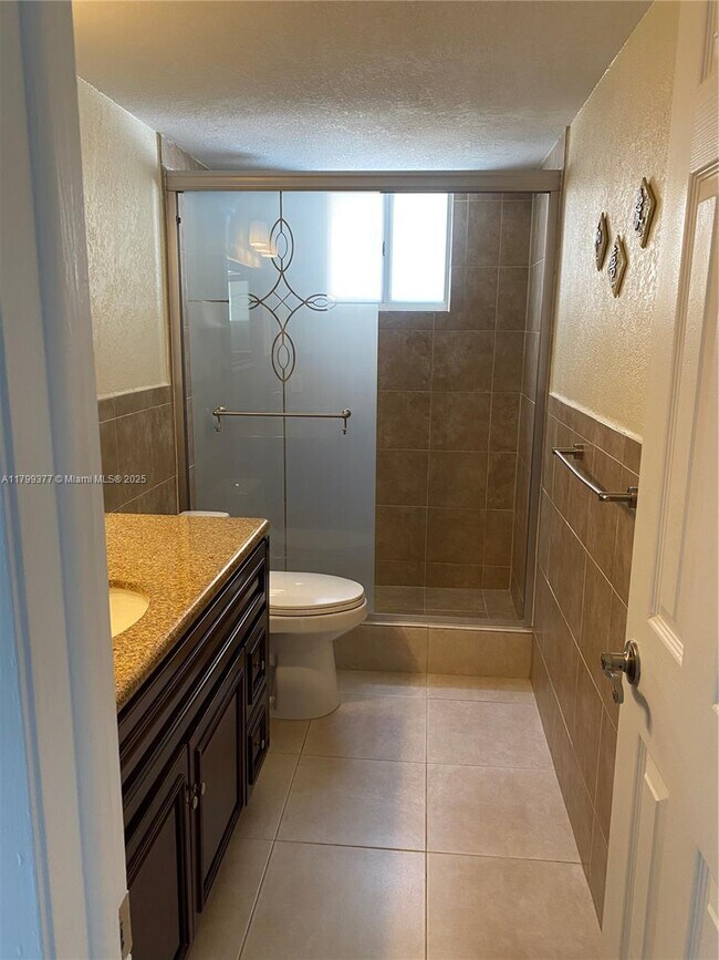 Foto del edificio - 3282 W 70th St