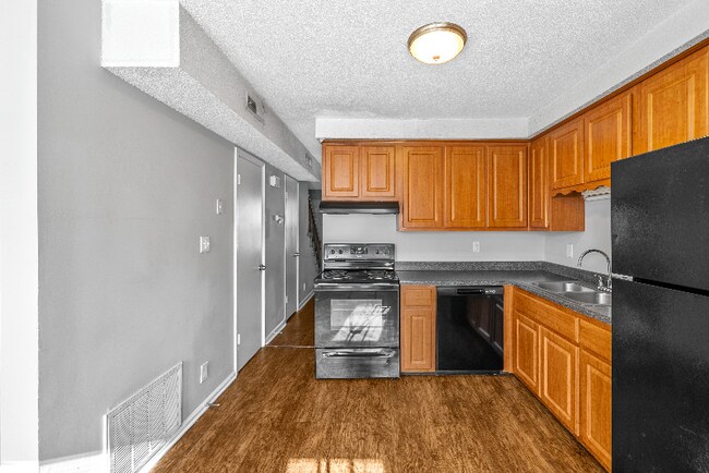 Building Photo - 813 Golf View Pl