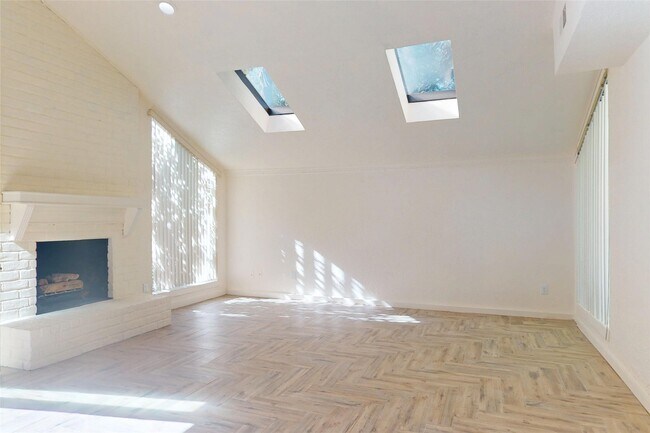 Foto del edificio - 707 Center Hill Dr