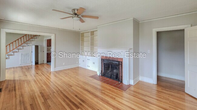 Building Photo - "Charming 4-Bed Chattanooga Home with Hard...