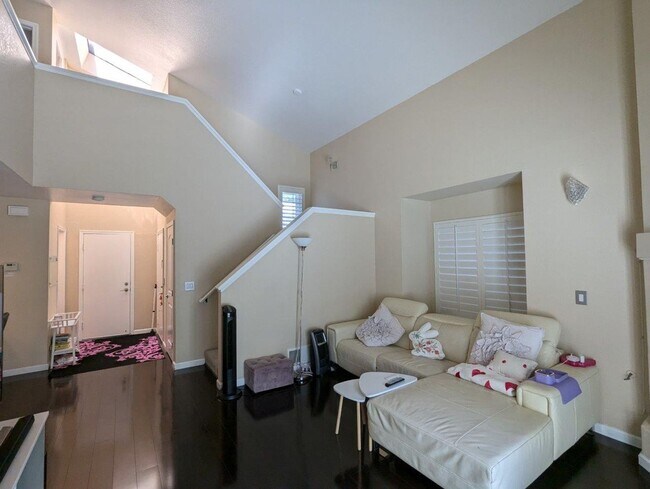 Building Photo - Renovated Castro Valley 2Bed/2.5Ba Home - ...