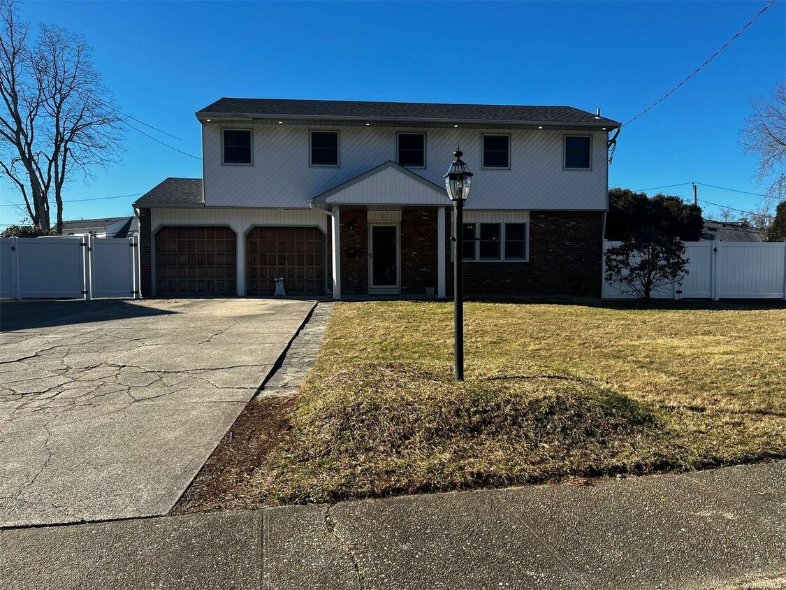 Primary Photo - 61 Andover Dr