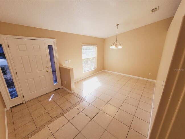 Building Photo - 21 Porwyn Ln