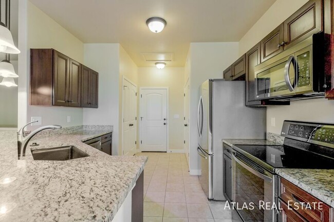 Foto del edificio - 4 WEEKS FREE RENT IF MOVED IN BY 11/30!  A...