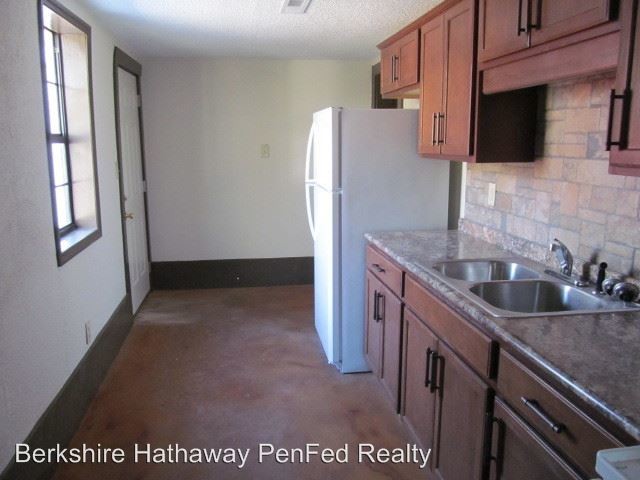 Building Photo - 942 Cumberland Dr
