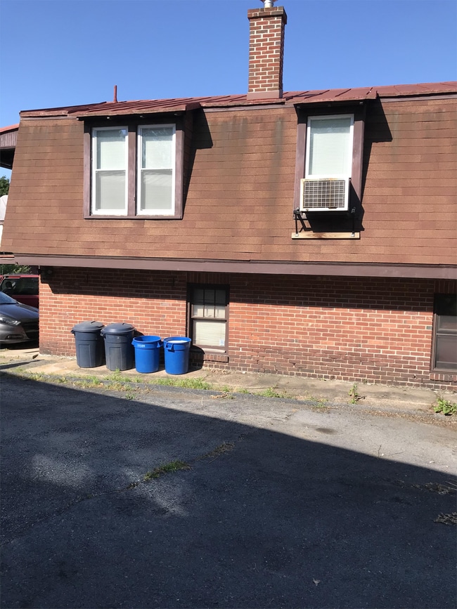 Building Photo - 2738 Kutztown Rd