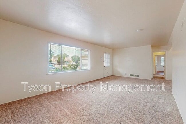 Foto del edificio - 6021 Aspen Ave NE