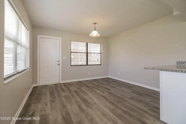 Foto del edificio - 568 Gardenia Cir