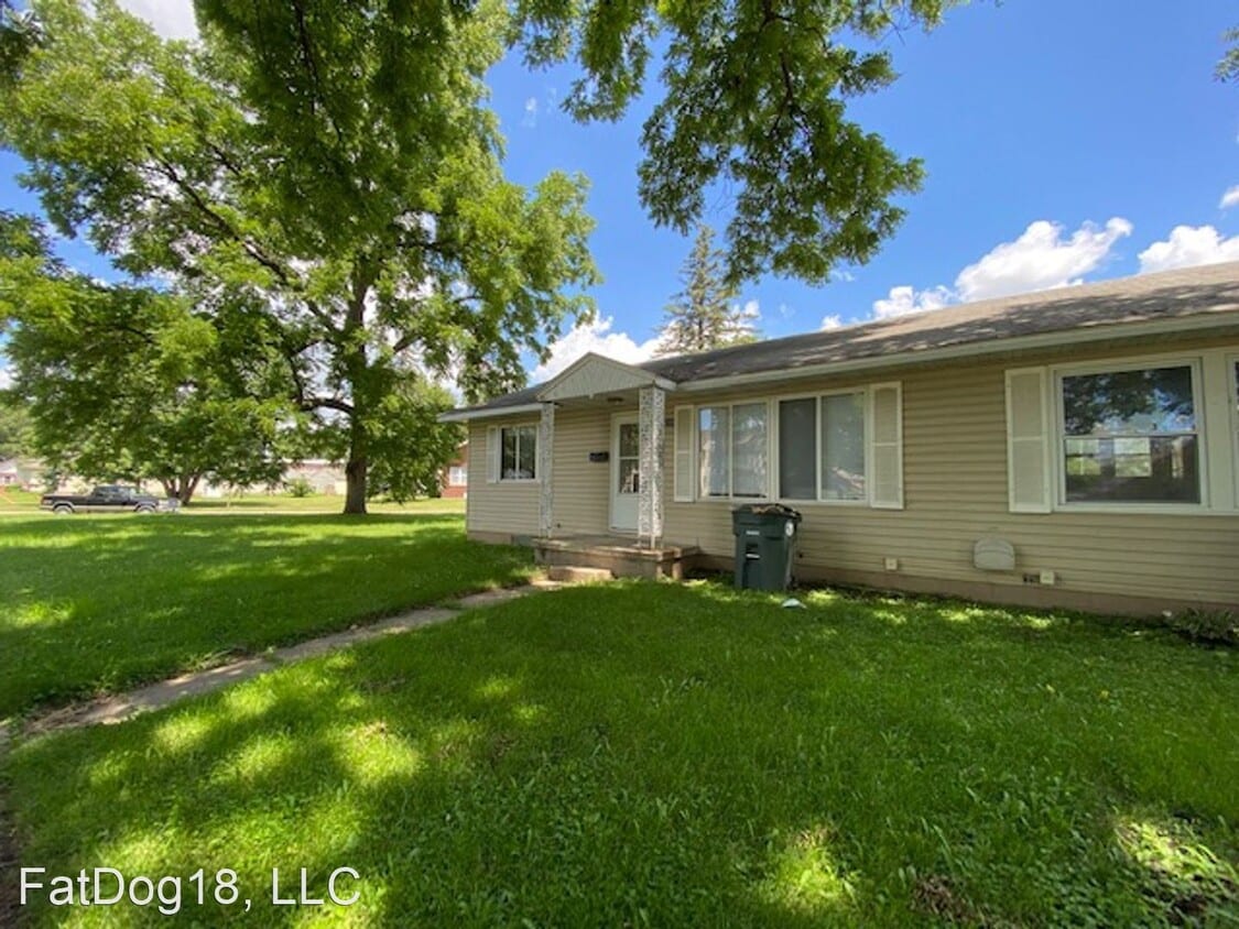2 br, 1 bath House 215 Western Ave House Rental in Waterloo, IA