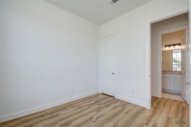 Foto del edificio - 24554 Carleton Lake Ln