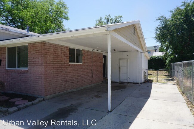 Foto del edificio - 4 br, 2.5 bath House - 4141 W. 5010 S.
