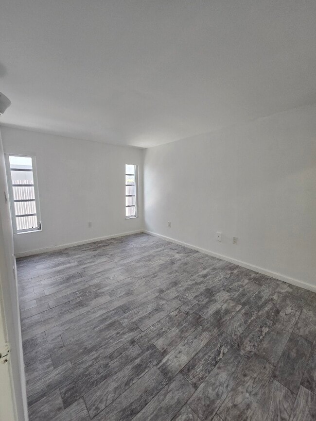 Building Photo - 609 Euclid Ave