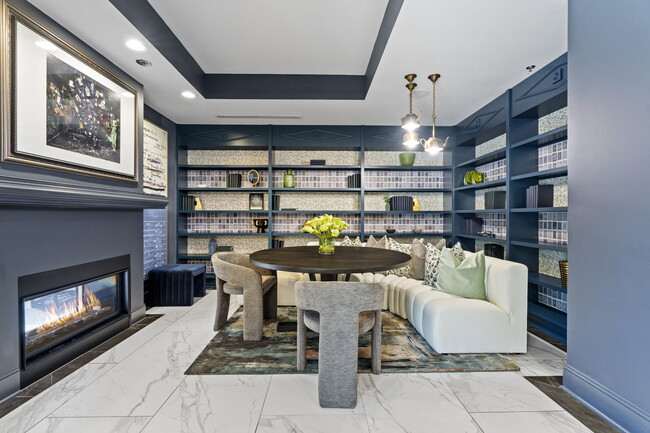 Building Photo - Axis Midtown