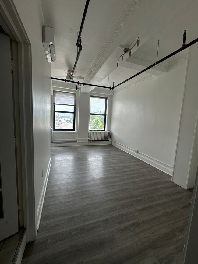 Foto del edificio - Spacious Loft Style Studio Apt