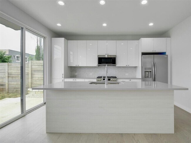 Foto del edificio - 313 Blackson Ave