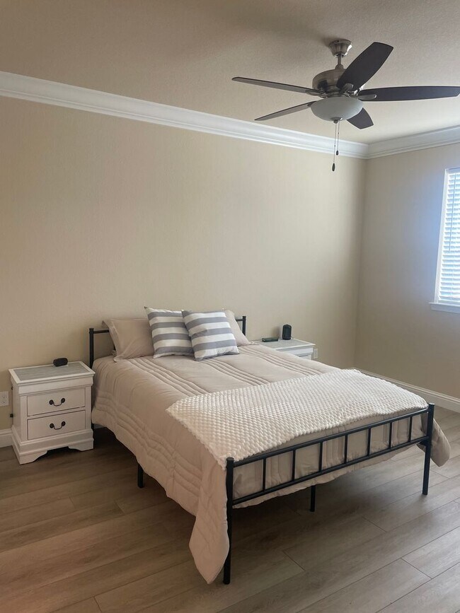 Building Photo - LARGE 4BED 2.5 BATH - GREAT FOR TRAVELING ...