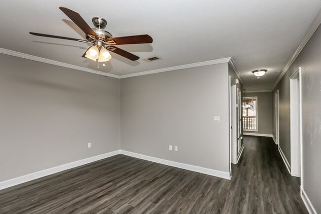 Foto del edificio - 224 Sylvan Dr