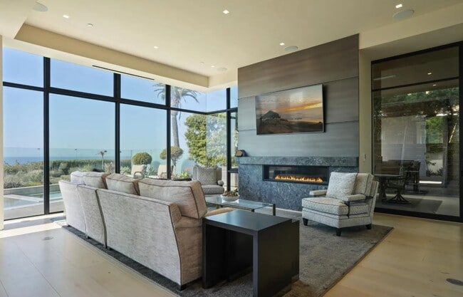 Foto del edificio - Luxury Coastal Escape w/ Resort-Style Amen...