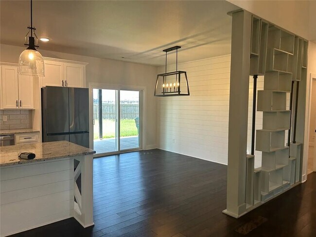 Foto del edificio - 1141 Red Maple St