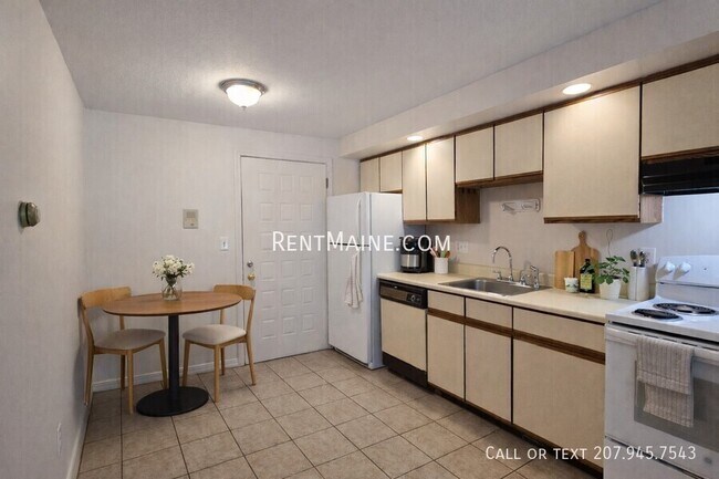 Foto del edificio - 20 Tall Pines Dr