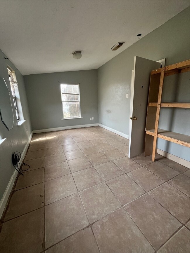Building Photo - 7933 Brays St