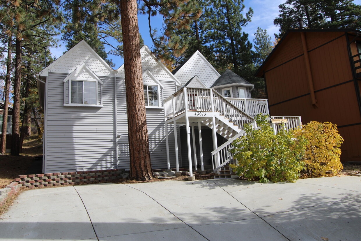 Primary Photo - 43073 Grizzly Ct