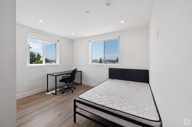 1297 1/2 Room 4-3 - 1297-1299 W 36th St Student Housing near USC