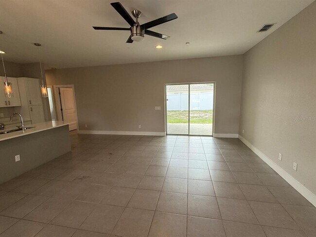 Building Photo - 105 Zinnia Ln