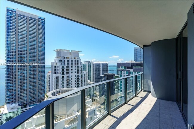 Building Photo - 1000 Brickell Plz