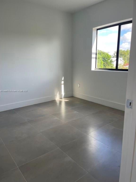 Building Photo - 2425 NW 24th Ave