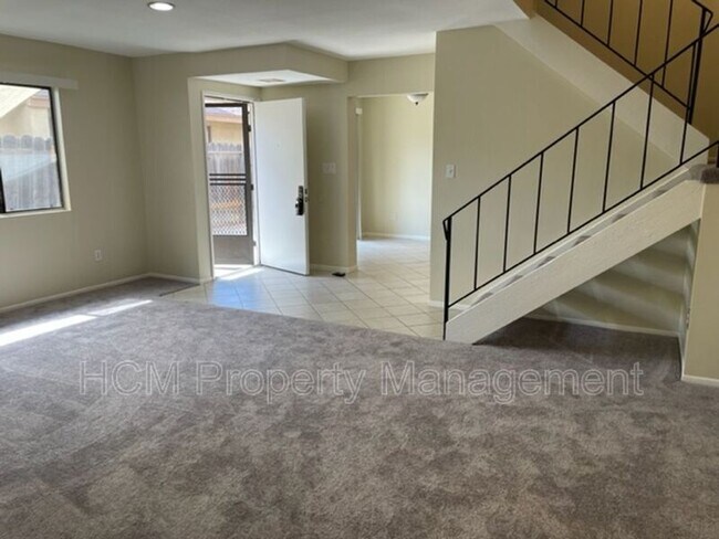 Living Room - 2214 E Avalon Ave